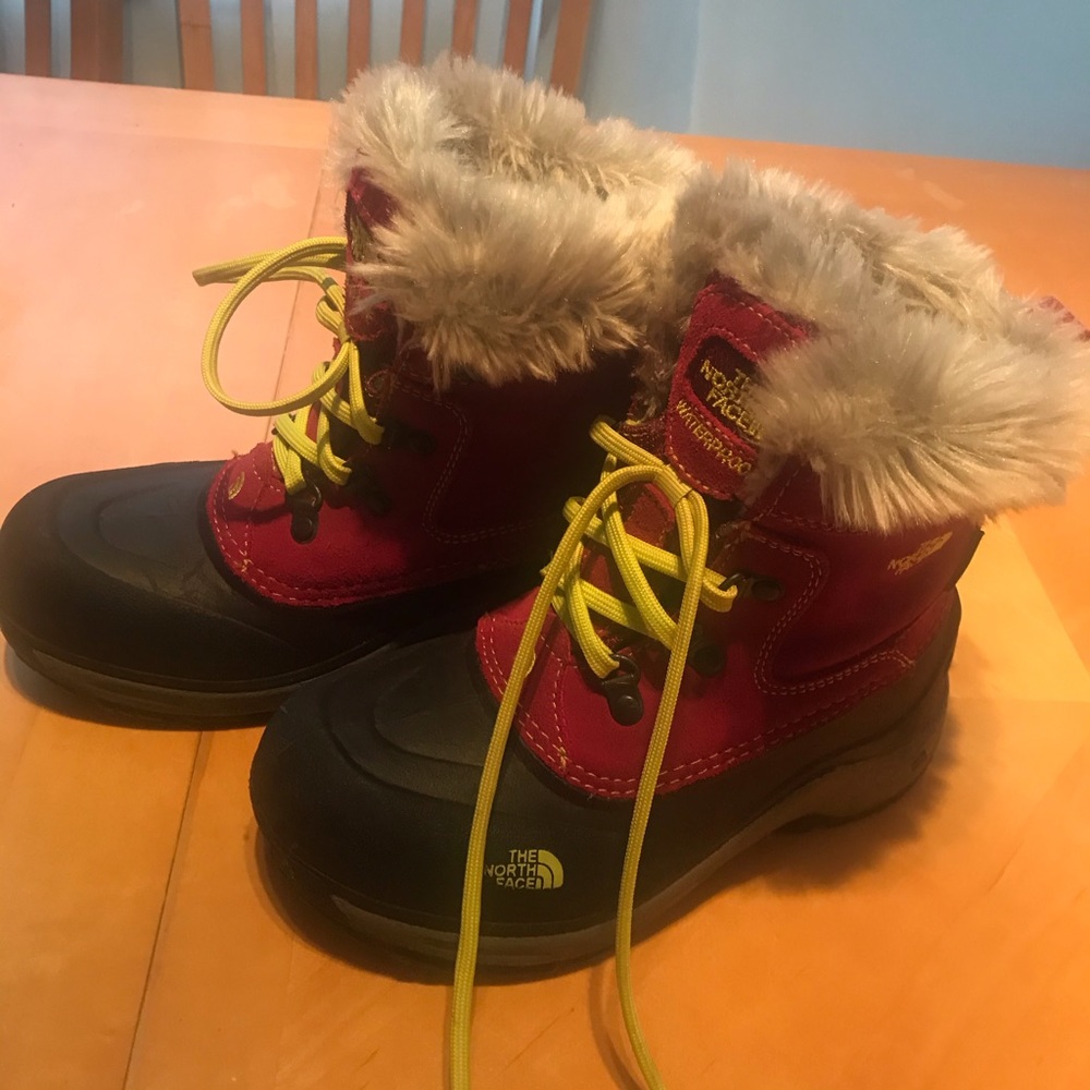 Girls size 3 North Face waterproof winter boots